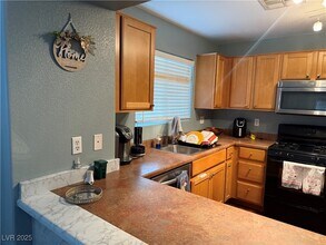6054 Peaceful Creek St in Henderson, NV - Building Photo - Building Photo