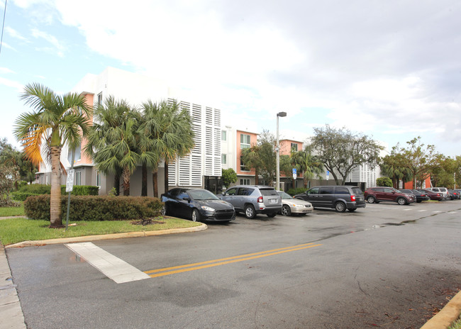 Northwest Gardens IV in Fort Lauderdale, FL - Foto de edificio - Building Photo