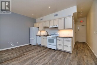 329 King St E in Hamilton, ON - Building Photo - Building Photo