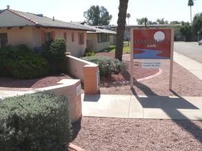 Moon River Apartments in Phoenix, AZ - Building Photo - Building Photo