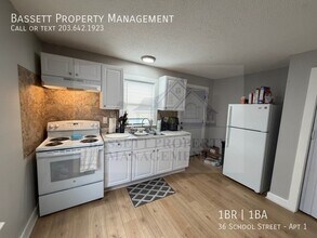 36 School St in Hamden, CT - Building Photo - Building Photo