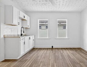 9418 Parkview Ave in Cleveland, OH - Foto de edificio - Building Photo