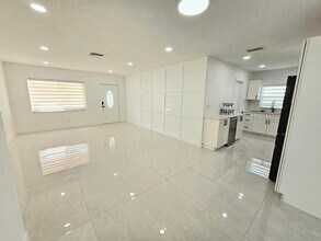 7304 Westwood Dr in Tamarac, FL - Building Photo - Building Photo