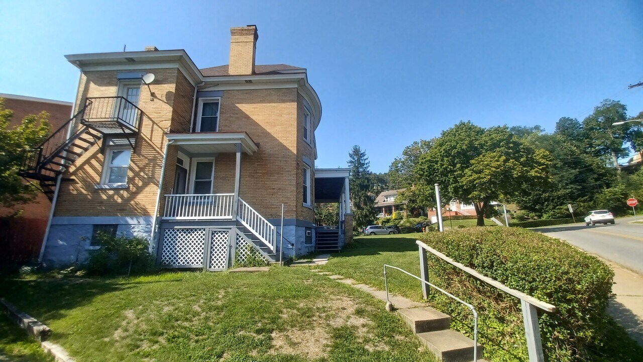 73 Ingram Ave, Unit Apt. 1 in Pittsburgh, PA - Foto de edificio