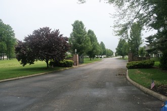 Evergreen Terrace in Youngstown, OH - Building Photo - Building Photo