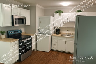 8508 Ruskin Way in Kansas City, MO - Building Photo - Building Photo