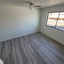4718 E Alta Vista Rd in Phoenix, AZ - Foto de edificio - Building Photo