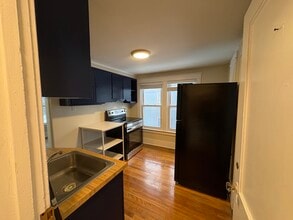 38 East St, Unit 2 in Rutland, VT - Foto de edificio - Building Photo