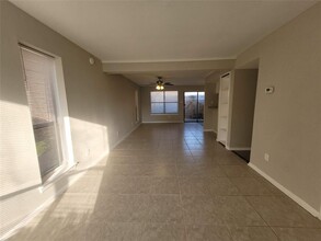 7860 W Bellfort Ave-Unit -7860 in Houston, TX - Building Photo - Building Photo