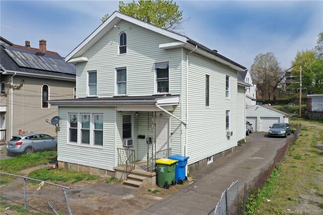 23 Walnut St in Waterbury, CT - Building Photo - Building Photo