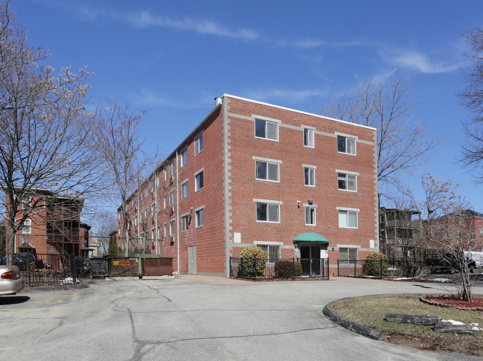 Casa Edad De Oro in Hartford, CT - Building Photo