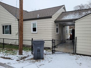 2413 W 27th St in Anderson, IN - Foto de edificio - Building Photo