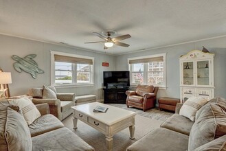 6404 14th Ave in North Topsail Beach, NC - Building Photo - Building Photo