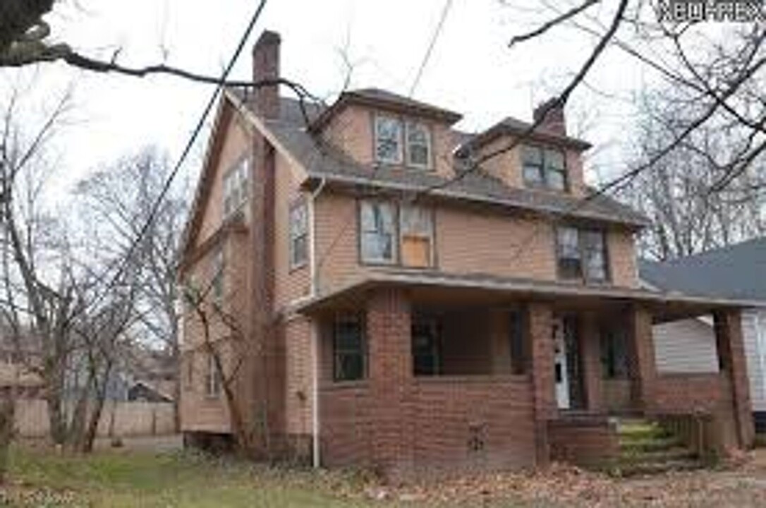14422-4 Lee Blvd in Cleveland Heights, OH - Foto de edificio