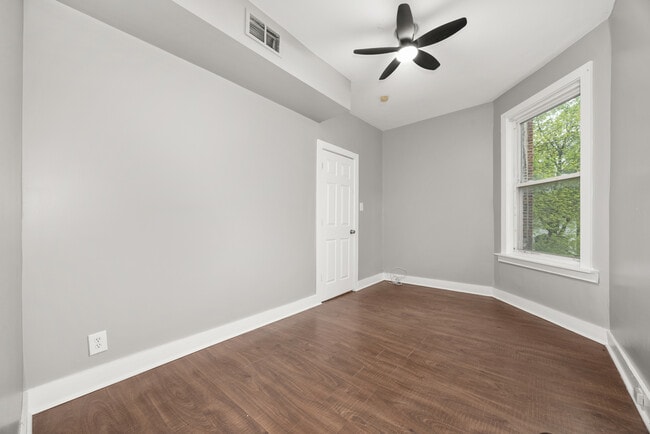 6813 S St Lawrence Ave in Chicago, IL - Building Photo - Building Photo