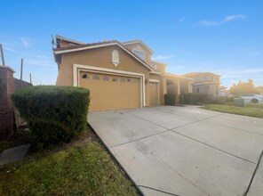 8137 Wyndwillow Way in Elk Grove, CA - Building Photo - Building Photo