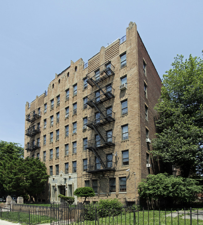 143 Linden Blvd in Brooklyn, NY - Building Photo