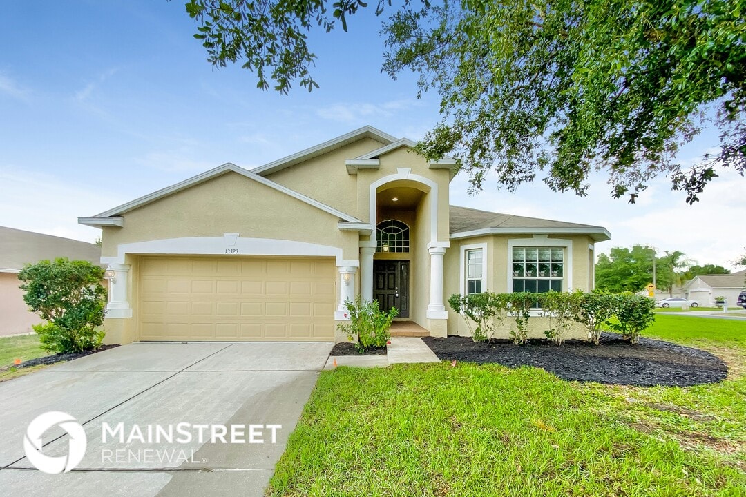 13323 Bainbridge Way in Spring Hill, FL - Building Photo