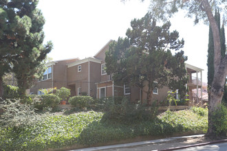 400 Landfair Ave in Los Angeles, CA - Building Photo - Building Photo