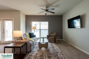 715 W Slaughter Ln in Austin, TX - Building Photo