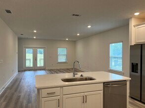 201 Lyla Ln in Crestview, FL - Foto de edificio - Building Photo