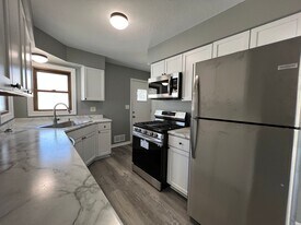 2033 15th St NW in Rochester, MN - Building Photo