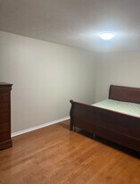 207 Gwendolyn St in Pickering, ON - Building Photo