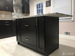 6 Marc Ct in Edison, NJ - Building Photo - Building Photo