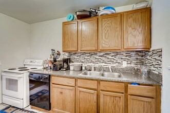 1305 Otis St in Lakewood, CO - Building Photo - Interior Photo