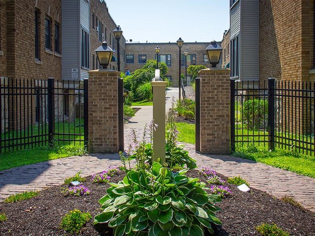 Courtyard at James in Syracuse, NY - Building Photo - Building Photo