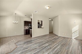 112 Hondo Gap Ln in Jarrell, TX - Foto de edificio - Building Photo