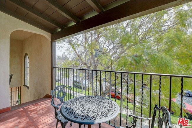 10567 Ayres Ave in Los Angeles, CA - Foto de edificio - Building Photo