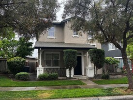 1847 Vintage Cir in Oakdale, CA - Building Photo