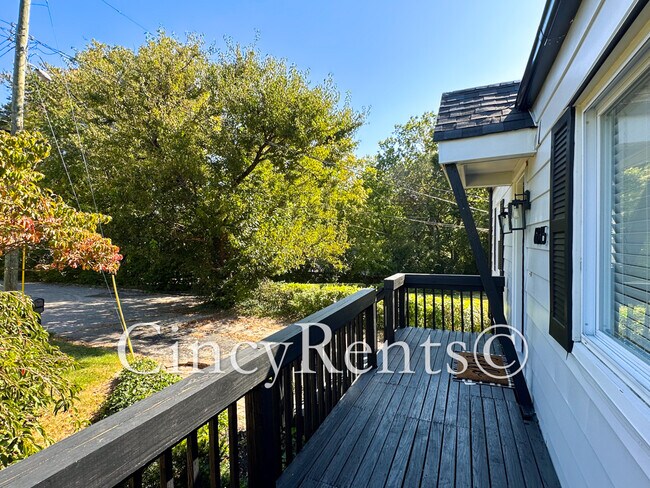 6815 Sunray Ave in Cincinnati, OH - Building Photo - Building Photo