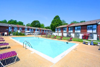 Armistead Townhouses in Hampton, VA - Foto de edificio - Building Photo