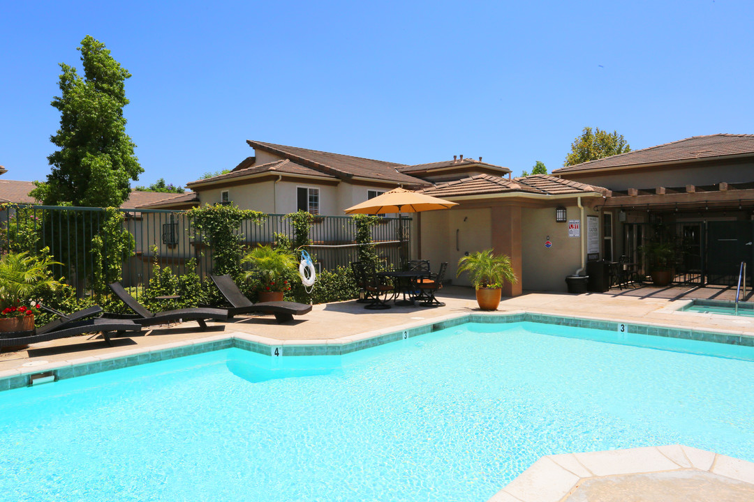 Castaic Lake Senior Apartments in Castaic, CA - Foto de edificio