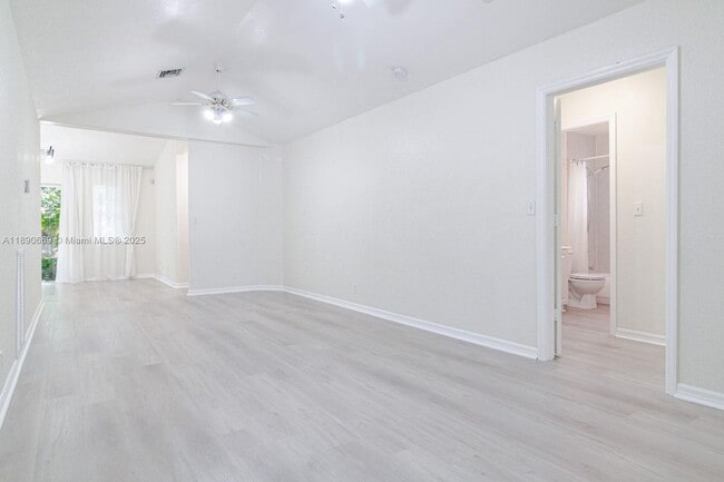 116 NW 6th Ave in Dania Beach, FL - Building Photo - Building Photo
