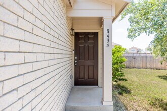8434 Miners Point in San Antonio, TX - Building Photo - Building Photo