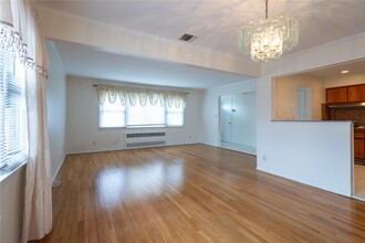 77-80 Langdale St in Queens, NY - Foto de edificio - Building Photo