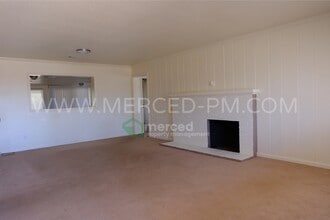 15290 Sunset Dr in Livingston, CA - Building Photo - Building Photo