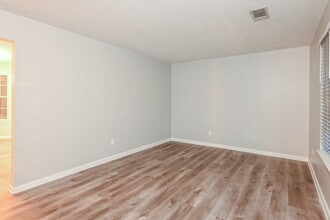 1243 Shady Brook Ct in Hampton, GA - Foto de edificio - Building Photo