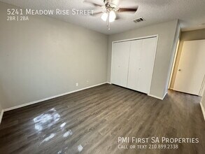 5241 Meadow Rise St in San Antonio, TX - Building Photo - Building Photo