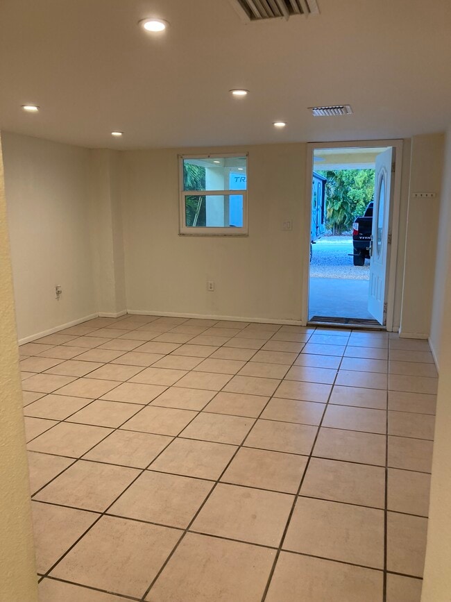 917 Red Bird Rd in Key Largo, FL - Foto de edificio - Building Photo