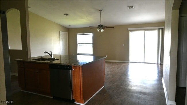 3816 SW 8th Pl in Cape Coral, FL - Building Photo - Building Photo