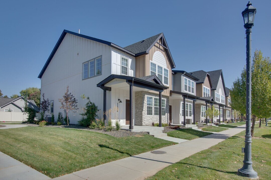 11374 W Knightsbridge Ct in Boise, ID - Building Photo