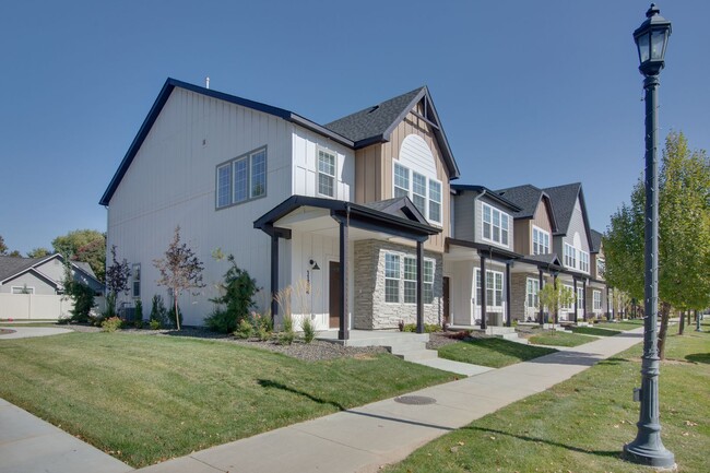 11310 W Knightsbridge Ct in Boise, ID - Building Photo - Building Photo