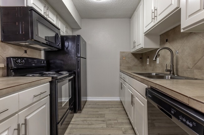 Landings At Northpoint in Houston, TX - Foto de edificio - Interior Photo