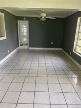 3241 NW 154th Terrace in Opa Locka, FL - Foto de edificio - Building Photo