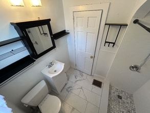 53 Main St in Deep River, CT - Foto de edificio - Building Photo