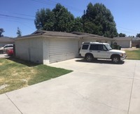 5 Homes in Prime Bellflower Location in Bellflower, CA - Foto de edificio - Building Photo